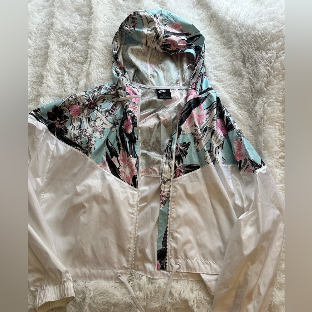 Nike Lightweight windbreaker jacket